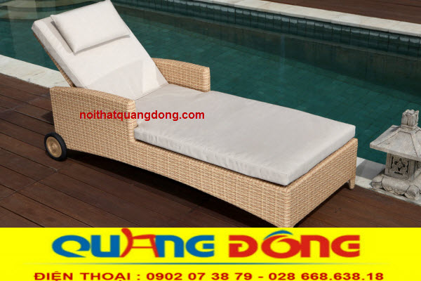 Ghế hồ bơi QD-256 thiết kế kiểu dáng có thang nâng hạ