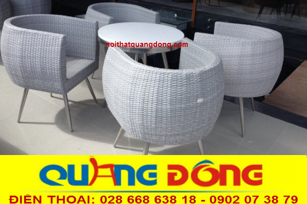 Những mẫu ghế café mây nhựa đang gây “sốt” trên thị trường.