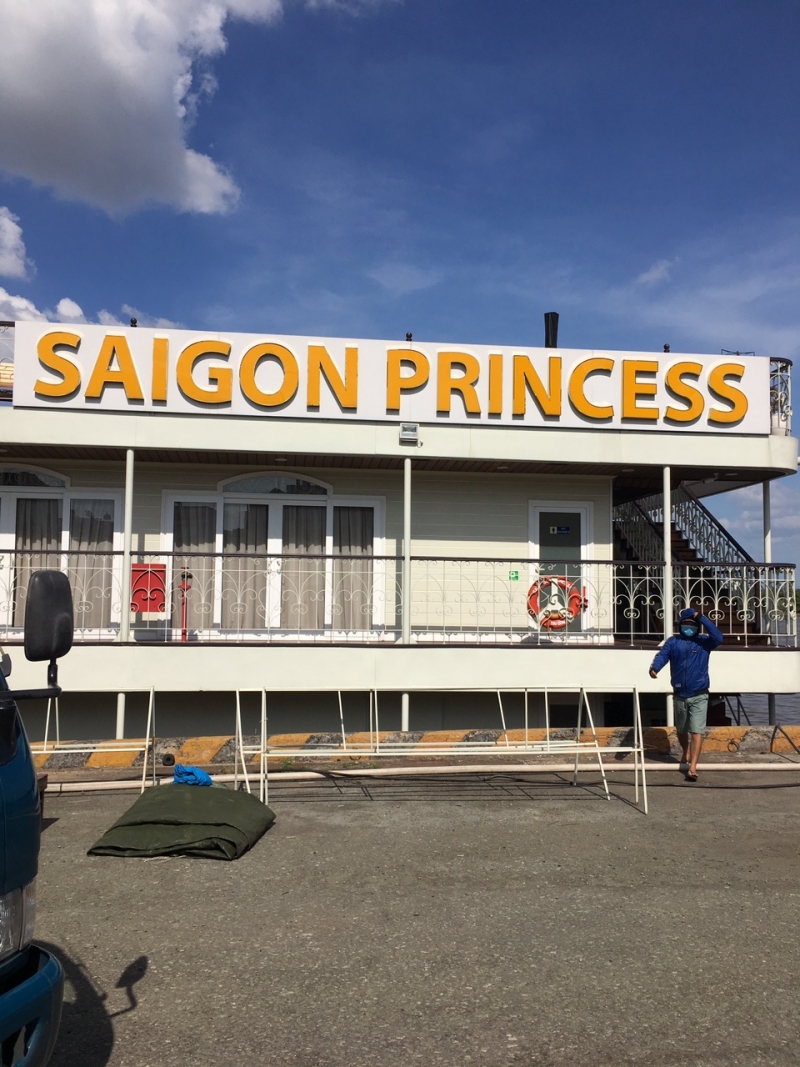 Cung cấp bàn ghế ngoại thất cho tàu Saigon Princess.