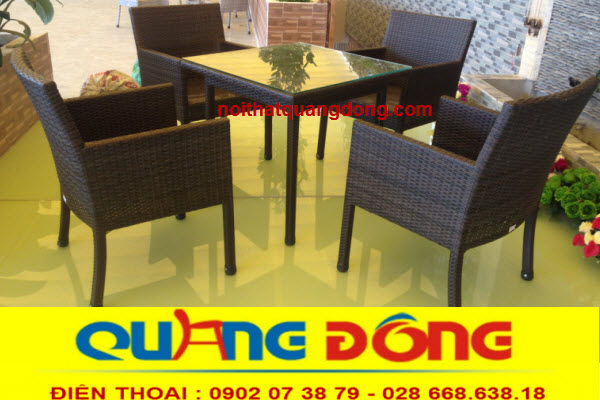 Lựa chọn bàn ghế mây nhựa cho căn hộ chung cư.