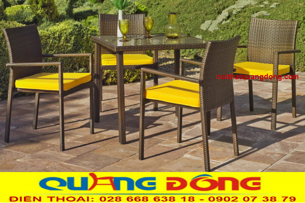 Lựa chọn bàn ghế mây nhựa cho căn hộ chung cư.