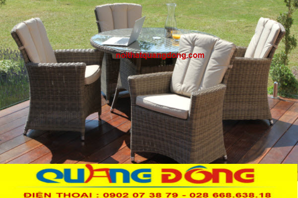 Ghế mây nhựa có bị ẩm mốc không