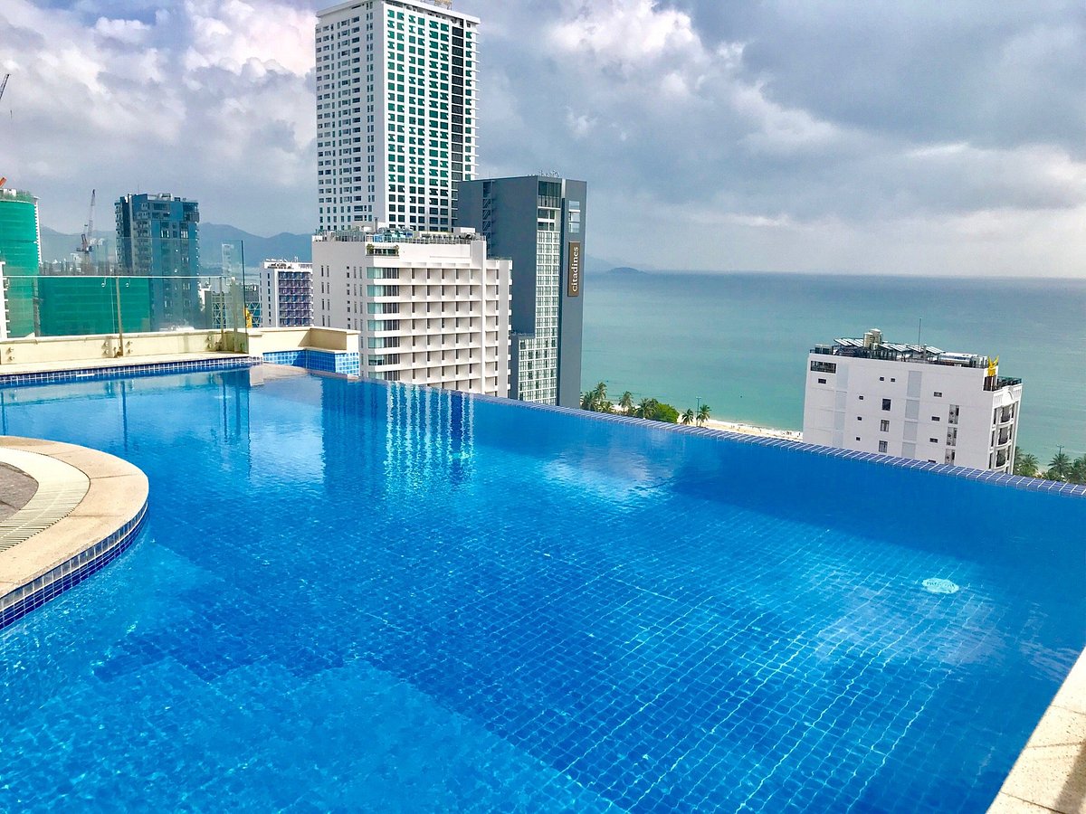 Rosaka Nha Trang Hotel có hồ bơi đẹp
