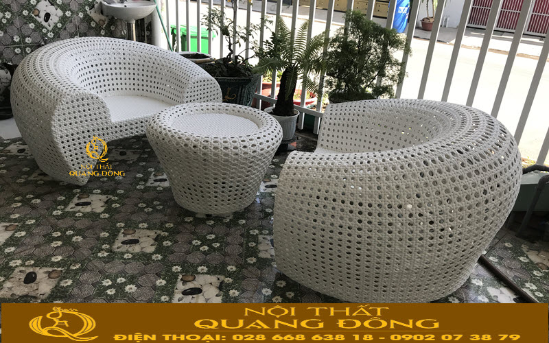 Bàn ghế giả mây QD-2025 fom dáng rộng lớn, kết hợp kiểu đan mắt cáo sản xuất bởi Nội Thất Quang Đông