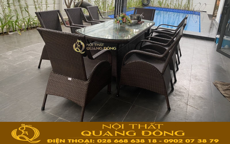 Bàn ghế giả mây QD-2076 được thiết kế dáng ghế thời thượng, bàn dài được bo góc