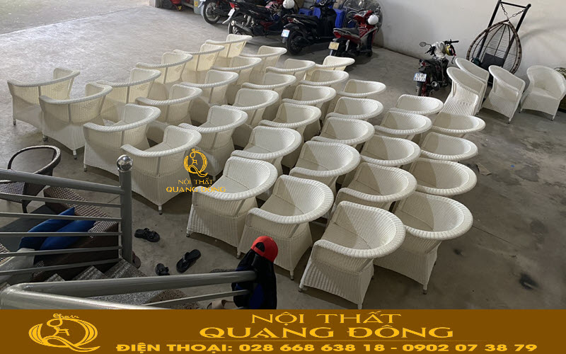 Bàn ghế giả mây QD-2095 được ghi hình tại xưởng Nội thất Quang Đông trước khi bàn giao cho khách