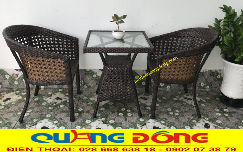 Bàn ghế giả mây QD-274 sử dụng 2 ghế và 1 bàn cho không gian ban công, phòng ngủ