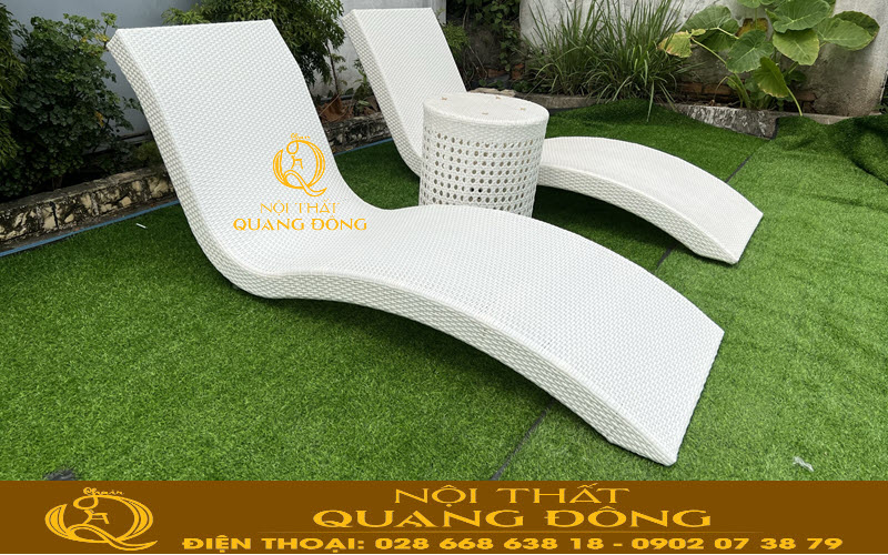 Mẫu ghế nằm thư giãn tắm nắng cho hồ bơi bãi biển, sản phẩm đan sợi mây nhựa màu trắng tinh khôi QD-1260