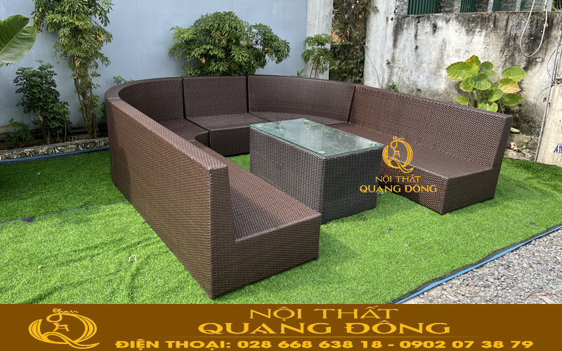 Sofa mây nhựa QD-602 được đan từ những sợi mây nhựa dẻo dai có khả năng chịu mưa nắng