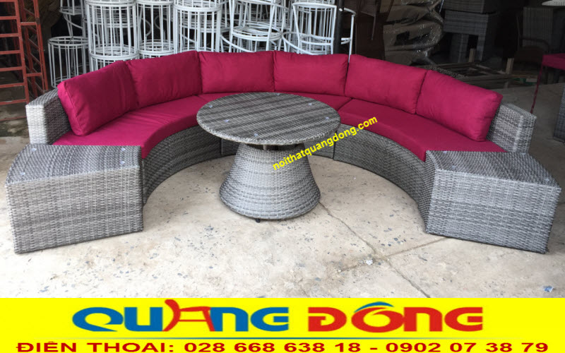 Nội Thất Quang Đông ra mẫu ghế sofa giả mây tròn QD-605 đan sợi mây nhựa màu xám khói, nệm đỏ đô theo yêu cầu khách hàng