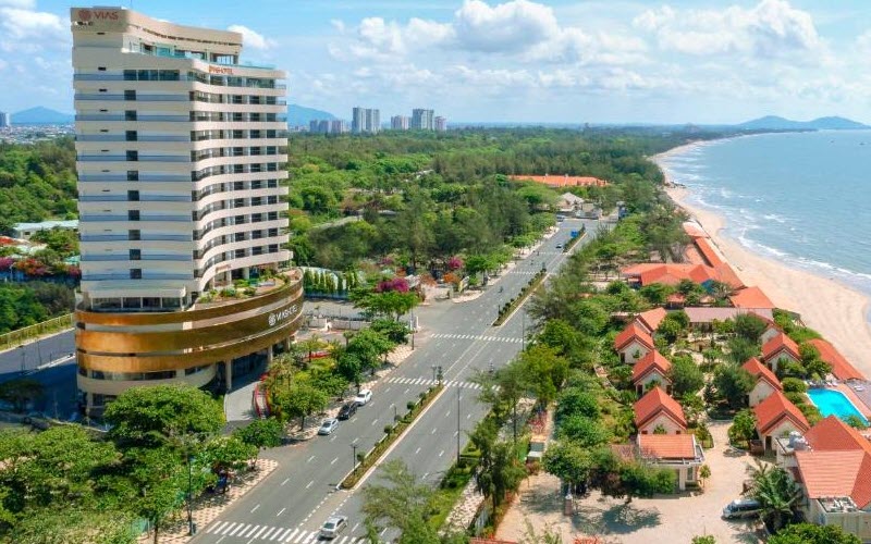 Bàn ghế cafe ban công giả mây khách sạn Vias Hotel Vũng Tàu được cung cấp bởi Nội thất Quang Đông