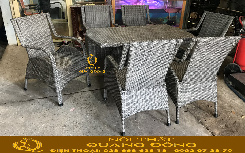 Bàn ghế mây nhựa QD-2076 thiết kế tay vịn, lưng cao chắc chắn, thoải mái