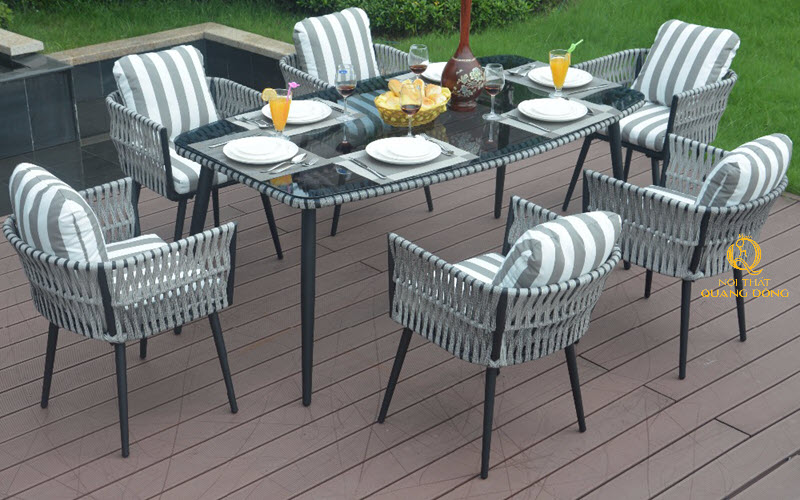 Bàn ghế mây nhựa thích hợp để ở không gian ngoài trời