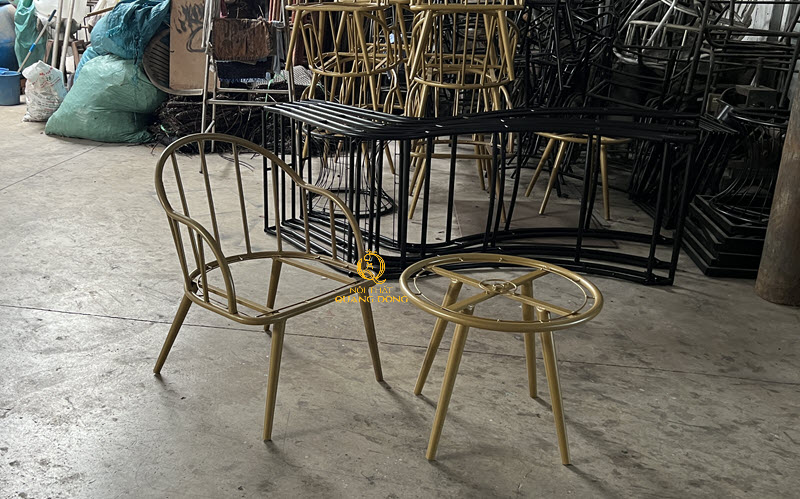 Khung sườn bộ bàn ghế giả mây QD-2046 làm bằng thép sơn tĩnh điện chắc chắn