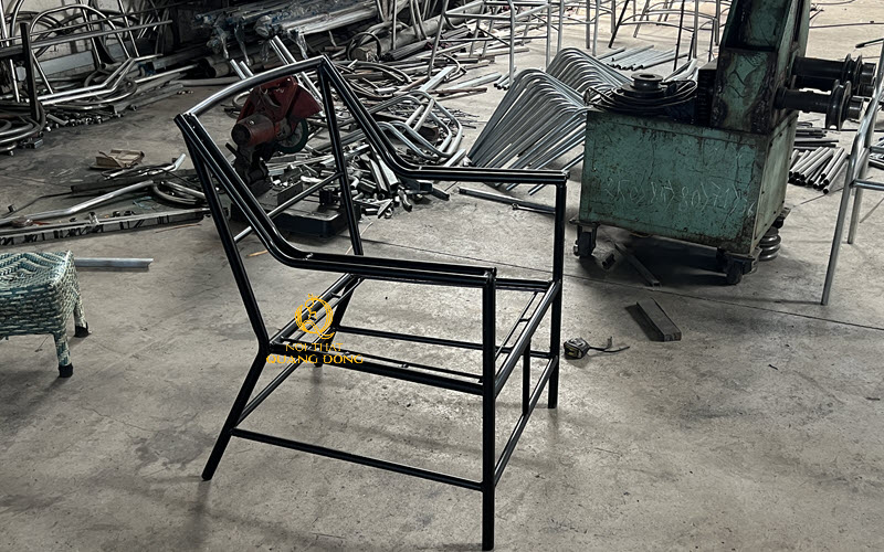 Khung ghế giả mây QD-2104 được sơn tĩnh điện chống gỉ sét