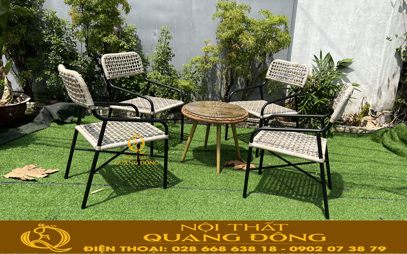 Bàn ghế giả mây QD-2105 thiết kế với kiểu dáng đơn giản, nhẹ nhàng