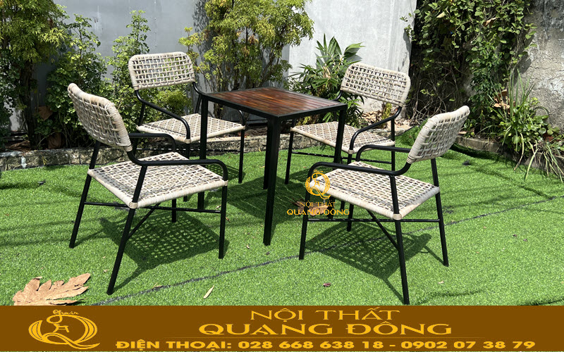 Bàn ghế giả mây QD-2105 sở hữu kiểu dáng đơn giản nhưng không kém phần sang trọng
