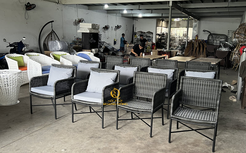 Bàn ghế giả mây QD-2106 đan sợi mây nhựa tròn cao cấp