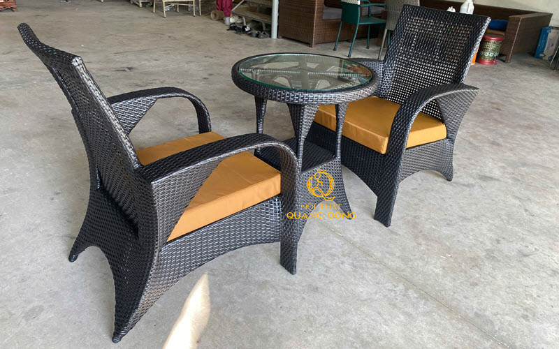 Bàn ghế giả mây QD-2108 tạo điểm nhấn sang trọng cho khu vực hồ bơi