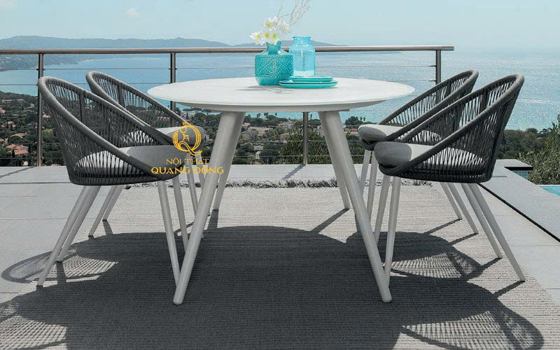 Khám phá xu hướng nội thất ngoài trời với bàn ghế đan dây dù hiện đại