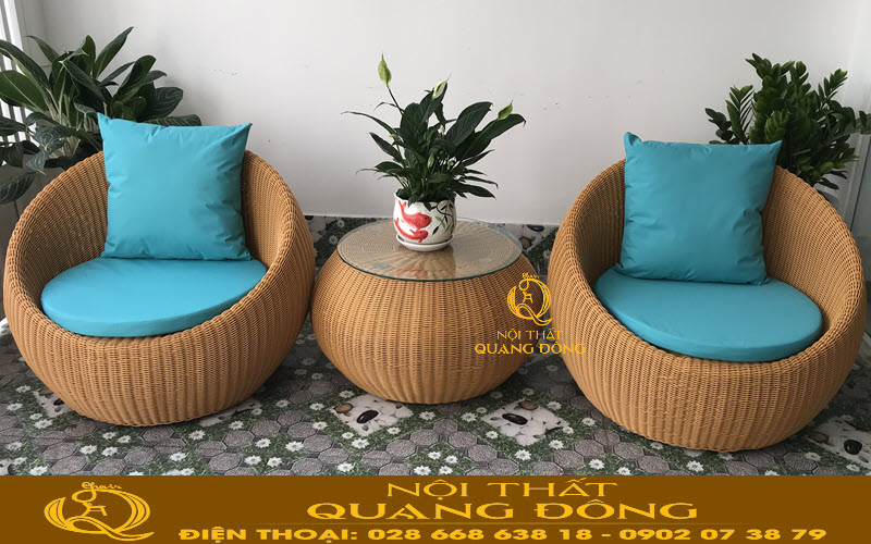 Mẫu bàn ghế hình trứng sang trọng cho không gian ban công