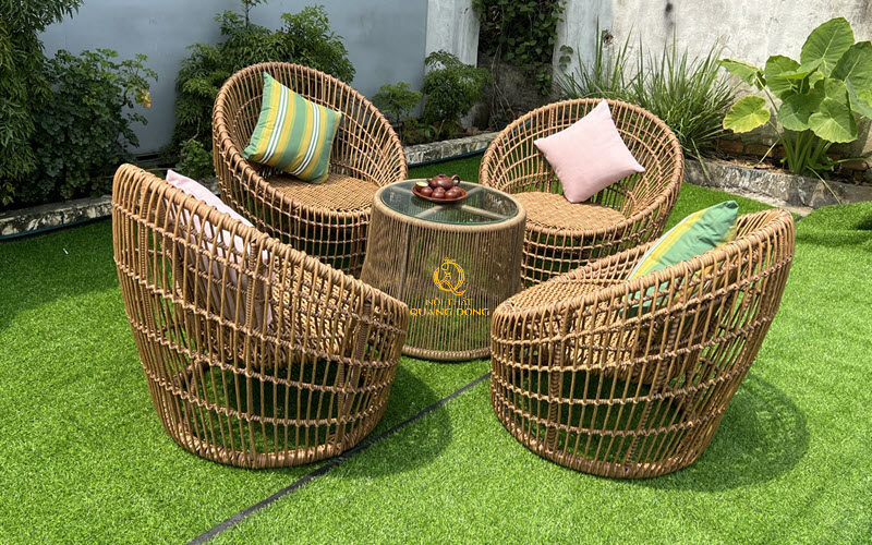 Sơn tĩnh điện quan trọng với khung bàn ghế giả mây