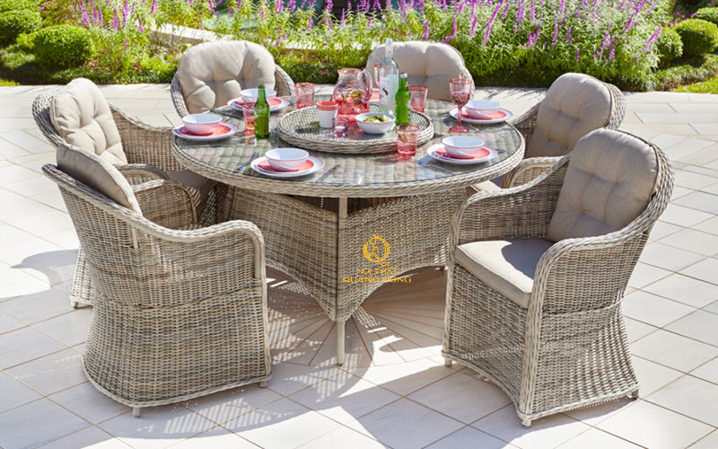 Sơn tĩnh điện quan trọng với khung bàn ghế giả mây