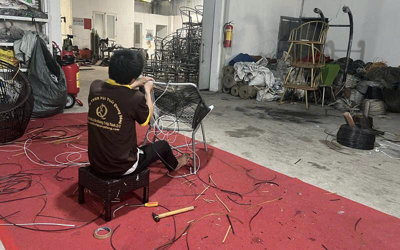 đan thủ công ghế nhựa giả mây