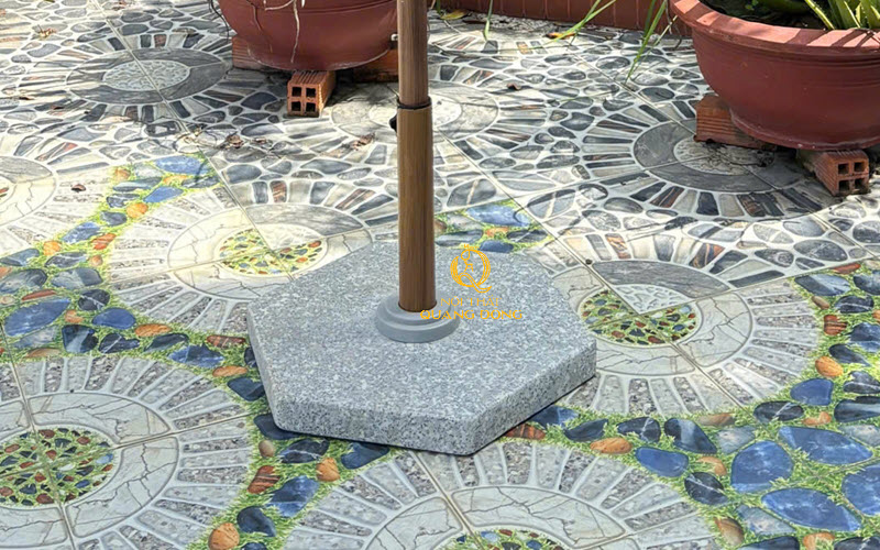 Đế dù đúng tâm hình lục giác làm bằng đá Granite