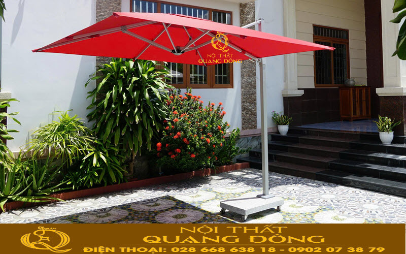 Dù lệch tâm vuông 2.5 mét không rèm gam màu đỏ nổi bật ở không gian ngoài trời