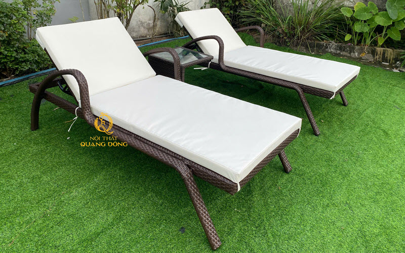 Ghế hồ bơi mây nhựa được đan thủ công tỉ mỉ, chắc chắn