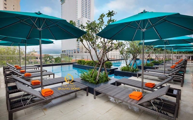 Ghế hồ bơi nổi bật, tạo điểm nhấn ở mọi không gian