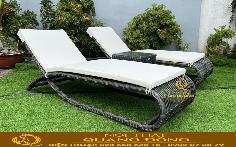 ghế hồ bơi ngoài trời