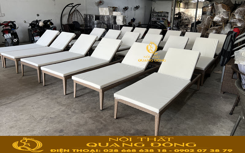 Ghế hồ bơi với kiểu dáng thon gọn, thanh thoát, hiện đại