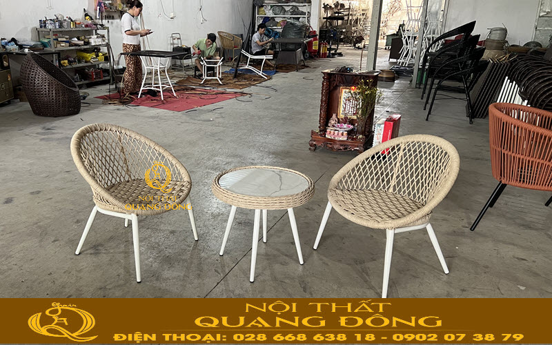 Ghế ban công QD-2110 nổi bật ở không gian ban công