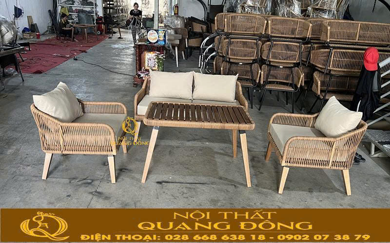 Sản phẩm QD-749 là sự kết hợp giữa chất liệu gỗ, khung thép và sợi mây nhựa