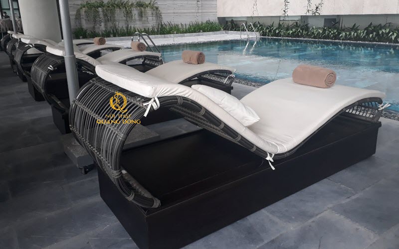 Ghế tắm nắng mây nhựa sử dụng sợi dây bán nguyệt bền bỉ