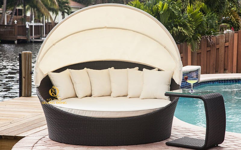 Giường tắm nắng mây nhựa thiết kế mái che tiện ích