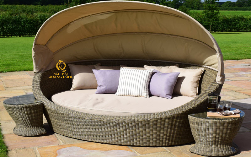 Giường tắm nắng mây nhựa thiết kế có mái che chông ánh nắng hiệu quả