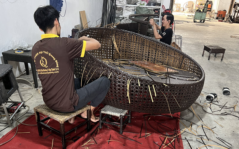 Công đoạn sản xuất đan giường tắm nắng QD-512