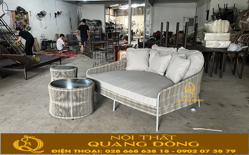 Giường tắm nắng QD-548 vơi skieeur đan giăng theo chiều dọc thoáng đãng êm ái