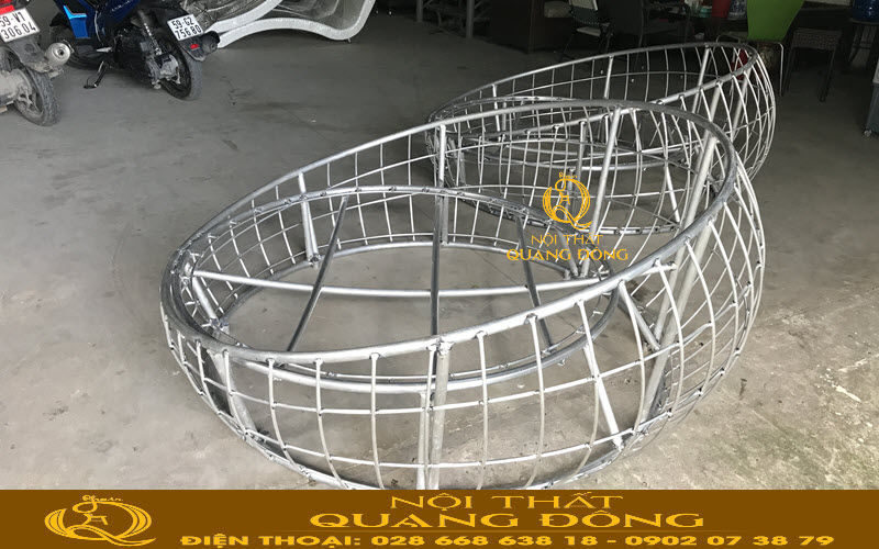Giường tắm nắng được làm từ khung kim loại sơn tĩnh điện bền bỉ