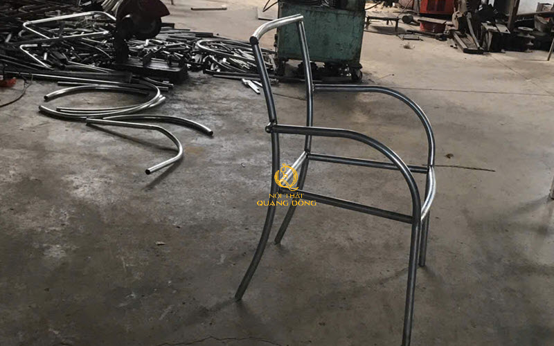 Bàn ghế giả mây QD-2112 làm từ khung thép sơn tĩnh điện