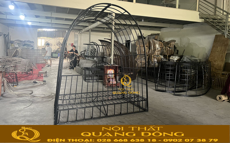 Sử dụng khung thép sơn tĩnh điện chắc chắn, không bị cong vênh