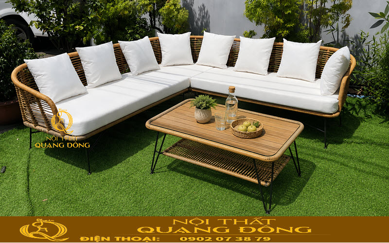Sofa mây nhựa gam màu vàng nổi bật, tạo điểm nhấn