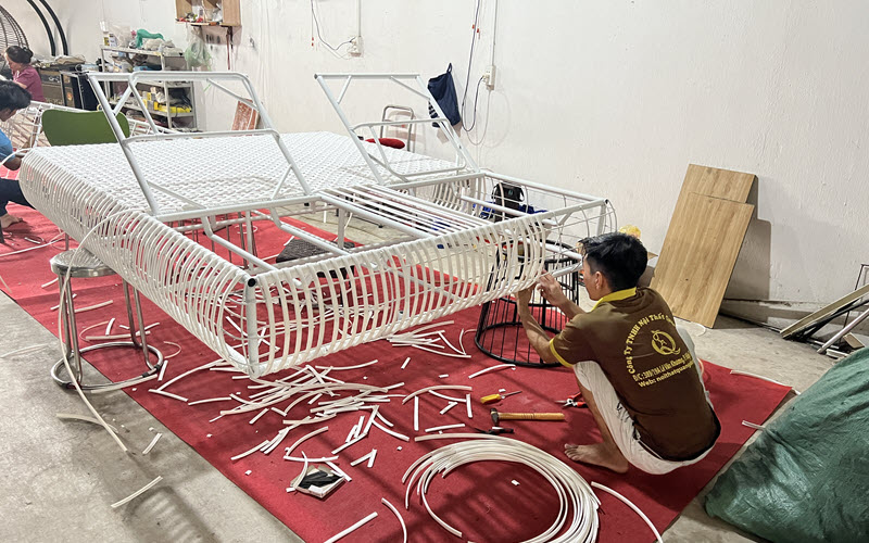 Ghế hồ bơi sử dụng khung thép sơn tĩnh điện và sợi mây nhựa chính phẩm