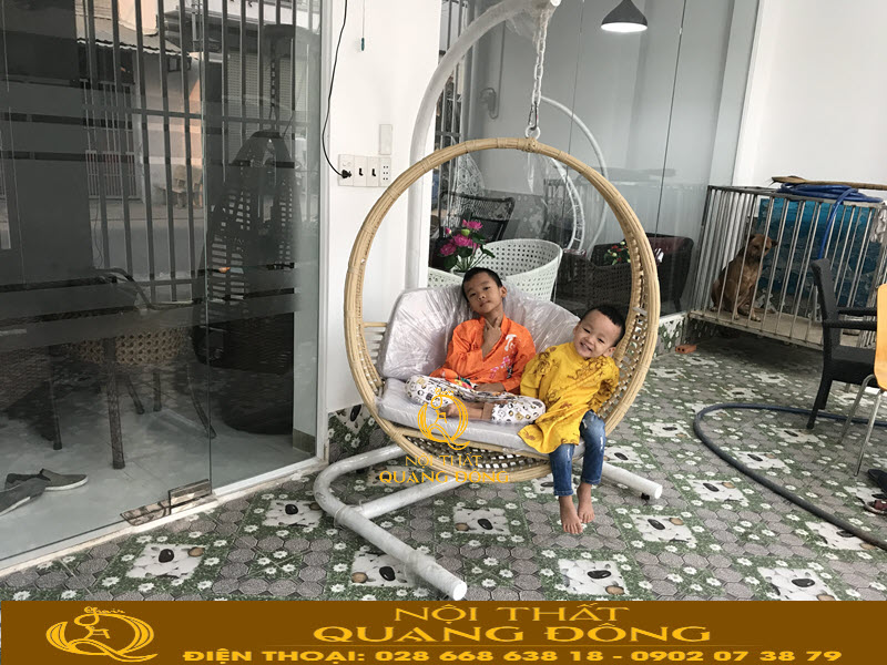 Xích đu giả mây QD-420 thiết kế tròn sang trọng tinh tế, đan sợi mây nhựa bản lớn bền đẹp